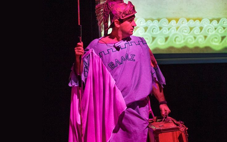 Κατέβηκε στις εκλογές του 2015 για ν&#8217; αλλάξει την Ελλάδα και σήμερα ο γιος του φεύγει μετανάστης