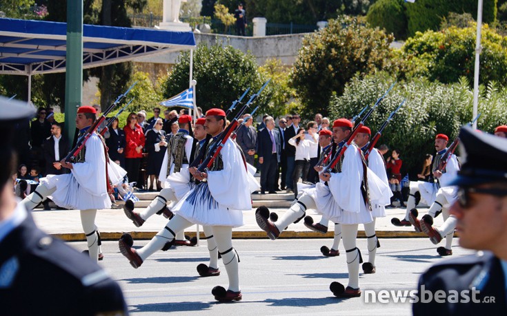 Η στρατιωτική παρέλαση μέσα από το φωτογραφικό φακό