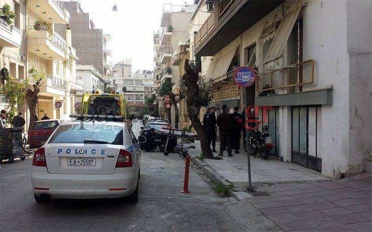 Βουτιά ηλικιωμένης στο κενό από μπαλκόνι 4ου ορόφου