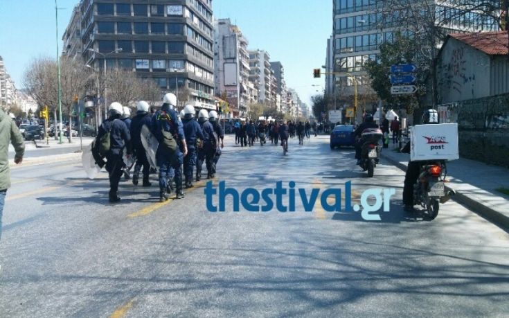 Πορεία αντιεξουσιαστών στο κέντρο της Θεσσαλονίκης