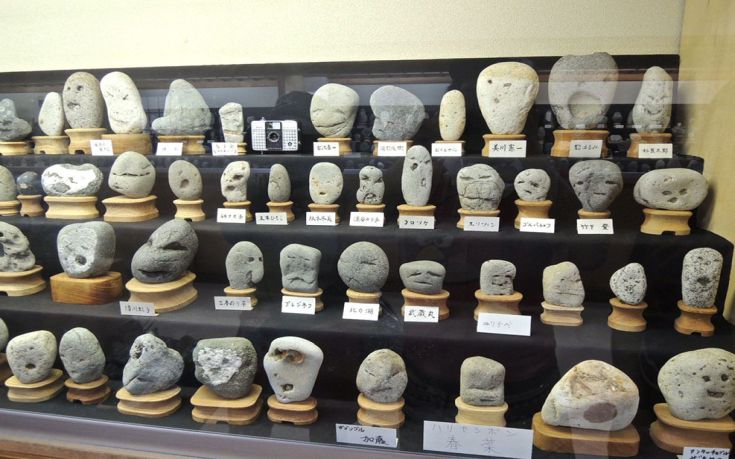 Ένα μουσείο με πέτρες που μοιάζουν με διάσημους