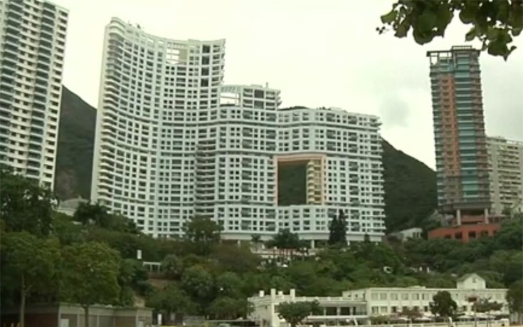 Γιατί οι ουρανοξύστες του Χονγκ Κονγκ έχουν τρύπες