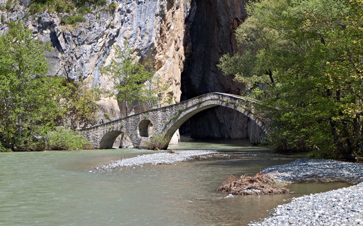 Το γεφύρι στην είσοδο του φαραγγιού