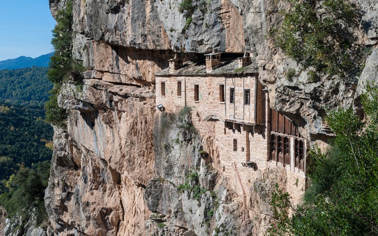 Το μοναστήρι μέσα στο βράχο