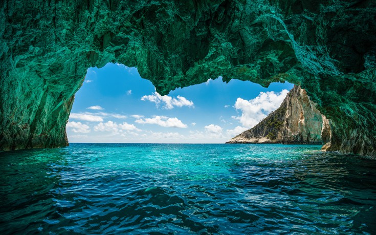 Γαλάζιες σπηλιές, το πιο εντυπωσιακό φυσικό αξιοθέατο της Ζακύνθου