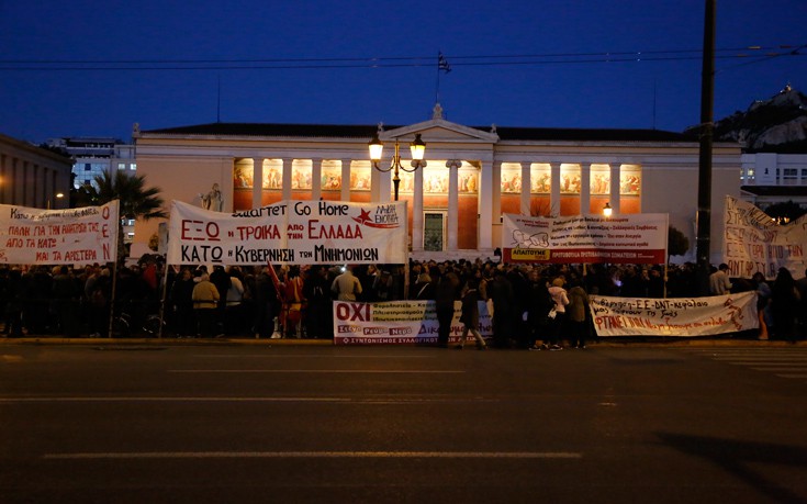 Πορεία προς τη Βουλή ενάντια στην κυβερνητική πολιτική