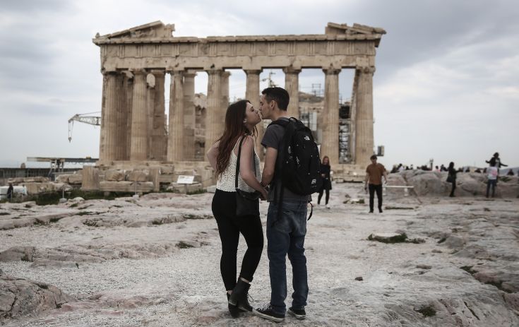 Από 435 ευρώ άφησε στην Ελλάδα ο κάθε τουρίστας το πρώτο εξάμηνο του ‘17