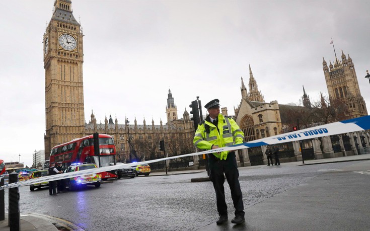 Ως τρομοκρατική επίθεση χειρίζεται η αστυνομία τα περιστατικά στο Λονδίνο