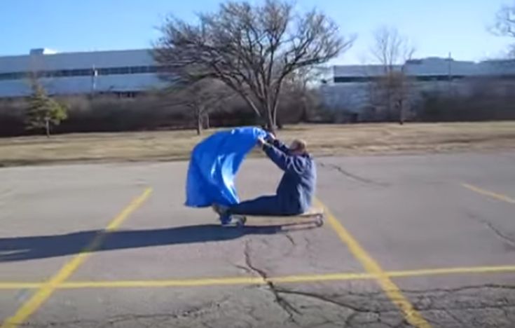 Η απόλυτη πατέντα για windsurfing στην πόλη