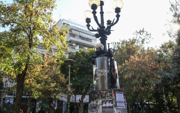 Η κυβέρνηση σχεδιάζει να «εξαφανίσει» την πλατεία Εξαρχείων