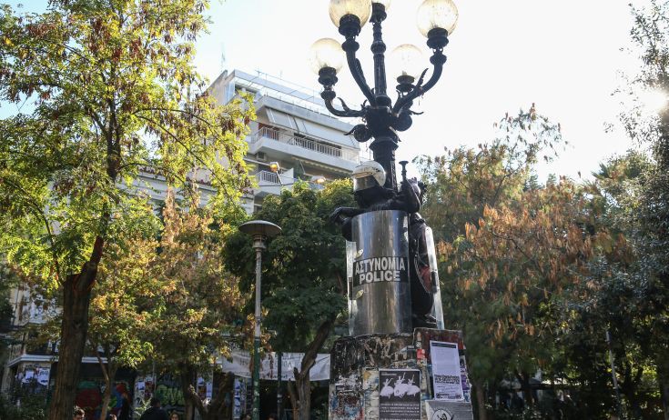 Αναρχικοί συμβουλεύουν τους κατοίκους των Εξαρχείων: Πέτα μια (άδεια) γλάστρα από το μπαλκόνι