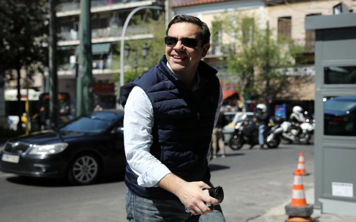 Στο υπουργείο Παιδείας ο Αλέξης Τσίπρας