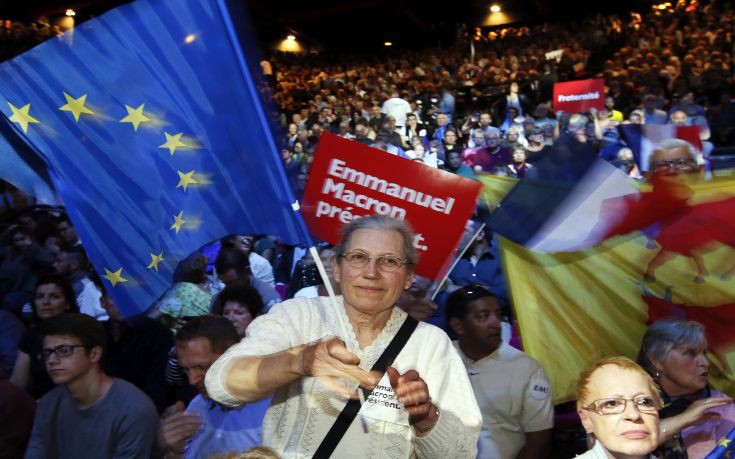 Τέσσερις οι υποψήφιοι που δίνουν μάχη στήθος με στήθος για τη γαλλική προεδρία