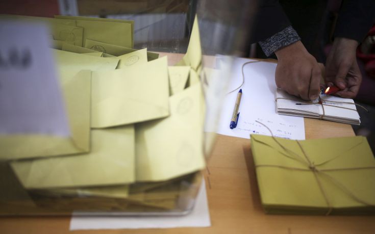 Η εκλογική επιτροπή επιβεβαίωσε τη νίκη του «ναι»