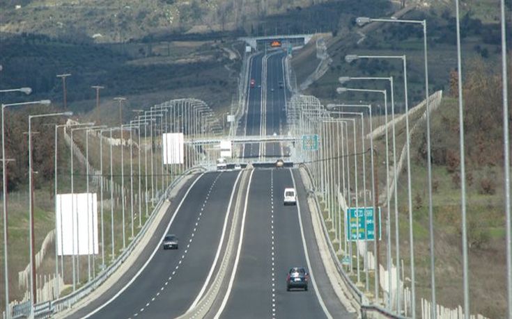 Πλημμύρισε η Αθηνών-Θεσσαλονίκης και διακόπηκε η κυκλοφορία