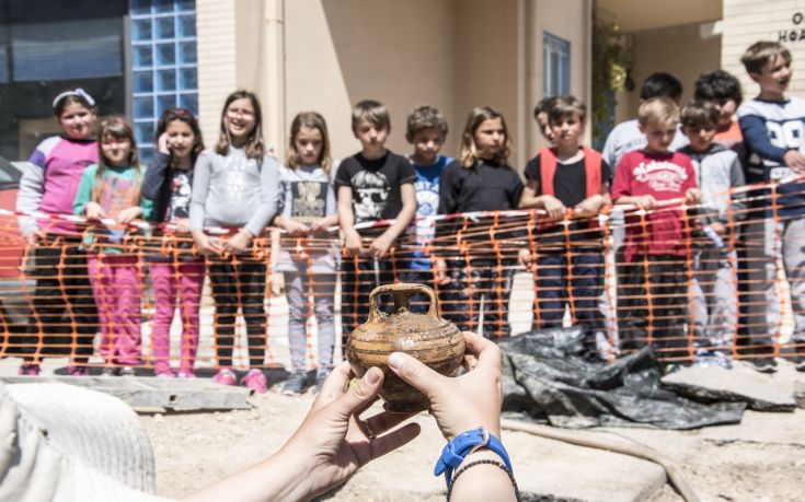 Μυκηναϊκός τάφος με εντυπωσιακά κτερίσματα εντοπίστηκε στη Σαλαμίνα