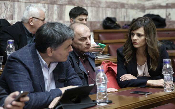 Τσακαλώτος και Αχτσιόγλου ενημέρωσαν τους βουλευτές του ΣΥΡΙΖΑ για τα προαπαιτούμενα