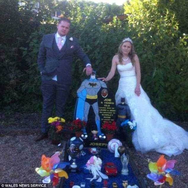 3F2F7BDA00000578-0-image-a-13_1492008764286 3F2F7BDA00000578-0-image-a-13_1492008764286