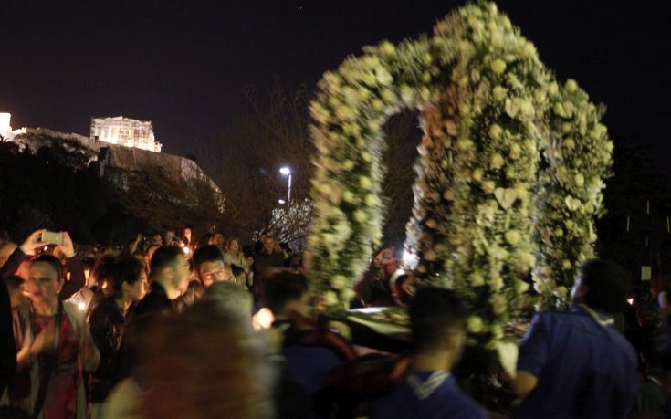 Επιτάφιος στην σκιά της Ακρόπολης