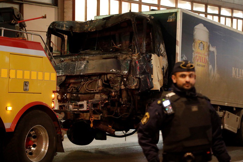 Ο τρόμος έπληξε τη Στοκχόλμη, φορτηγό έσπειρε τον θάνατο