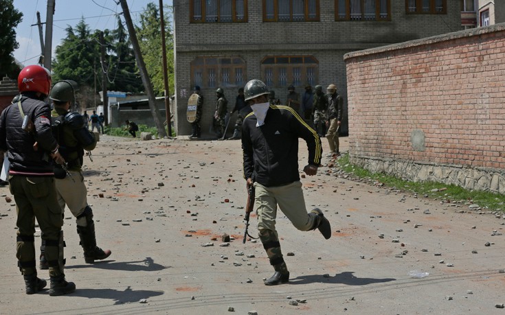Τουλάχιστον επτά νεκροί στο Κασμίρ μετά από συγκρούσεις διαδηλωτών με την αστυνομία