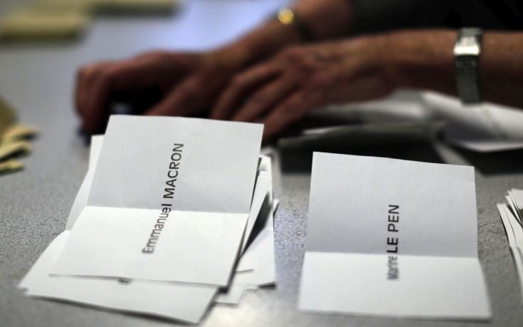 Μάχη για τους ψηφοφόρους όσων δεν πέρασαν στον δεύτερο γύρο στη Γαλλία