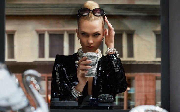 Η Swarovski και η Karlie Kloss σε μια λαμπερή ψηφιακή καμπάνια