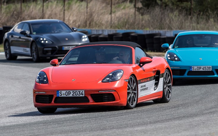 Πέντε Porsche, κόντρα στην κρίση, έβαλαν «φωτιά» στην πίστα των Σερρών