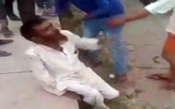 Μουσουλμάνος που μετέφερε αγελάδες νεκρός από άγριο ξύλο ινδουιστών
