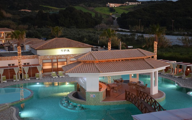 Ανακαίνιση της κεντρικής πισίνας και του pool bar στο Olympia Golden Beach Resort & Spa