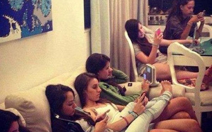 «Κολλημένοι» με την τεχνολογία