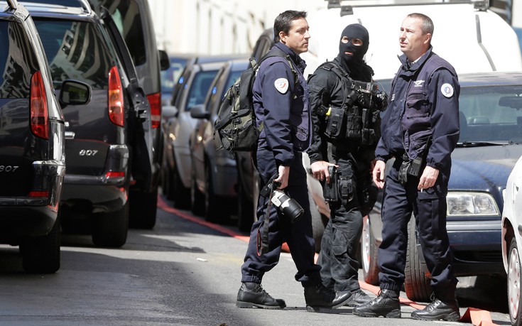 Υπό κράτηση μέλη της οικογένειας του δράστη της επίθεσης στα Ηλύσια Πεδία