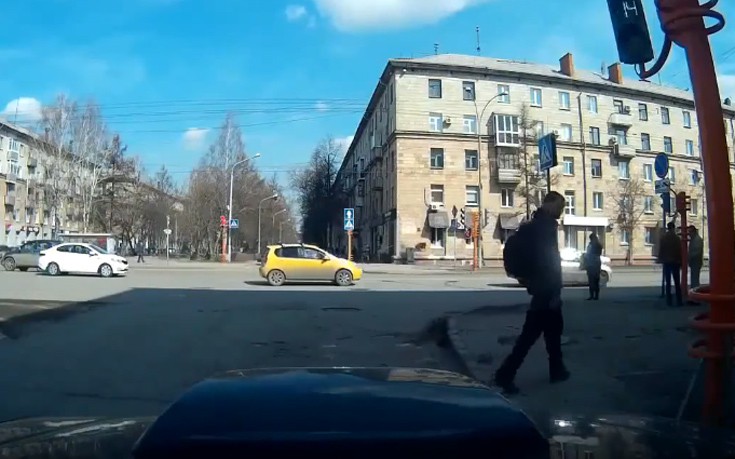 Να γιατί δεν πρέπει να πειράζεις τα φανάρια