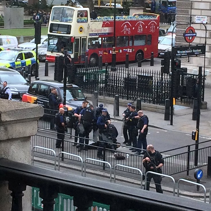 Για τρομοκρατία κατηγορείται ο άντρας που συνελήφθη στο Λονδίνο