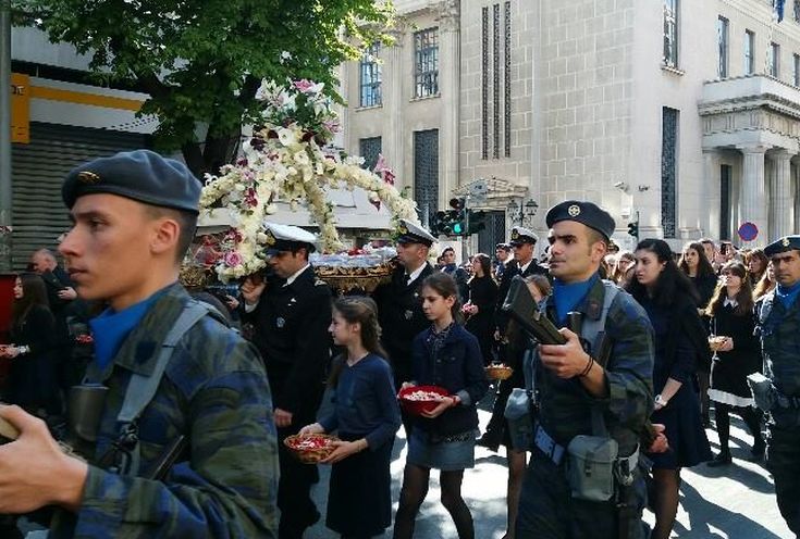 Ξεκίνησε η περιφορά του Επιταφίου του Αγίου Μηνά στο κέντρο της Θεσσαλονίκης