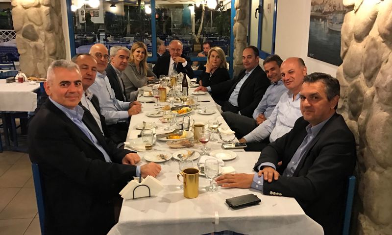 Δείπνο Μητσοτάκη με «γαλάζιους» βουλευτές που εκλέχθηκαν για πρώτη φορά το 2004