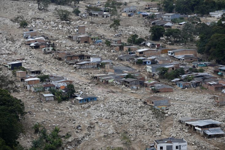 Φονικές πλημμύρες και κατολισθήσεις πλήττουν την Κολομβία