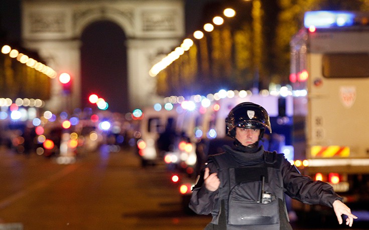 Ο άντρας που παραδόθηκε στην Αμβέρσα δεν έχει σχέση με την επίθεση στο Παρίσι