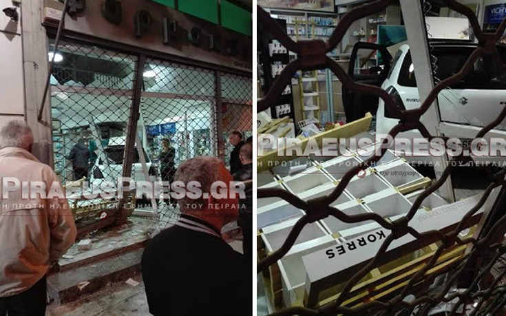 Όχημα πέρασε στο αντίθετο ρεύμα στη Θηβών και καρφώθηκε σε φαρμακείο