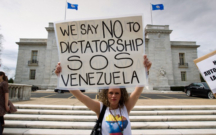 Η αντιπολίτευση στη Βενεζουέλα συνεχίζει τις διαδηλώσεις