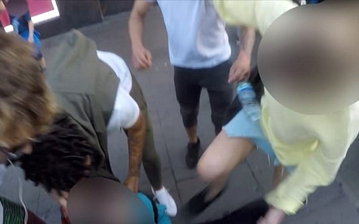 Τρελό περιστατικό με άντρα που κατηγορήθηκε ότι τράβαγε βίντεο κάτω από τη φούστα γυναίκας