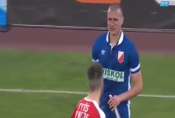 Έκλαιγε σαν παιδί, επειδή τον απέβαλαν