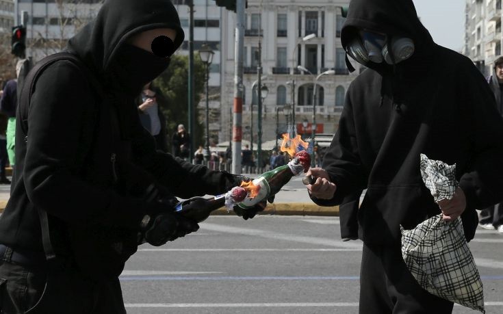 Επεισόδια και μολότοφ στα Εξάρχεια