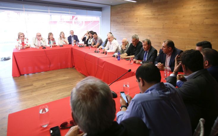 Μήνυμα προς πάσα κατεύθυνση από την ερυθρόλευκη οικογένεια