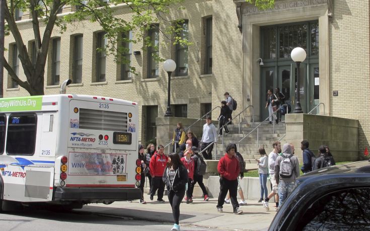 Τρεις στους δέκα Αμερικανούς αντιμετωπίζουν οικονομικές δυσκολίες