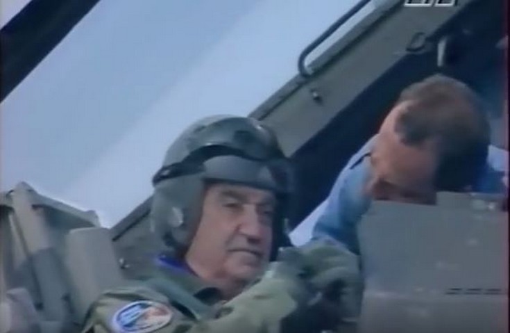 Ο Κωνσταντίνος Μητσοτάκης ανέβηκε σε F-16 όταν ήταν 74 ετών