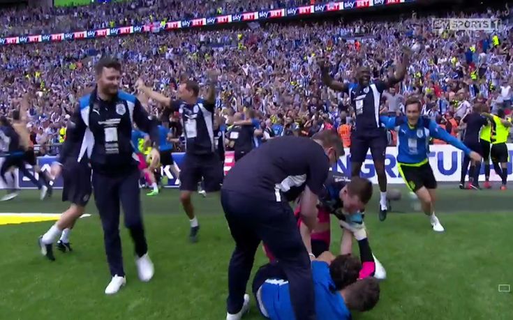 Η Χάντερσφιλντ ανέβηκε στην Premier και χτύπησε… τζακ ποτ 290 εκατ. λιρών