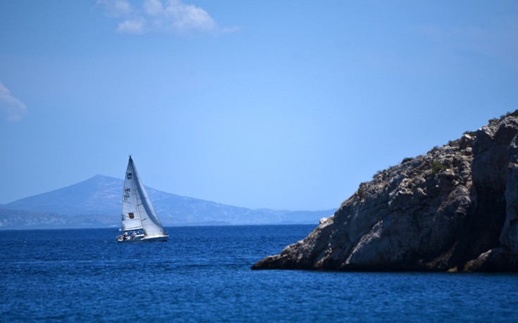 Συνελήφθη ο πλοιοκτήτης φορτηγίδας που ημιβυθίστηκε στην Κυνοσούρα Σαλαμίνας