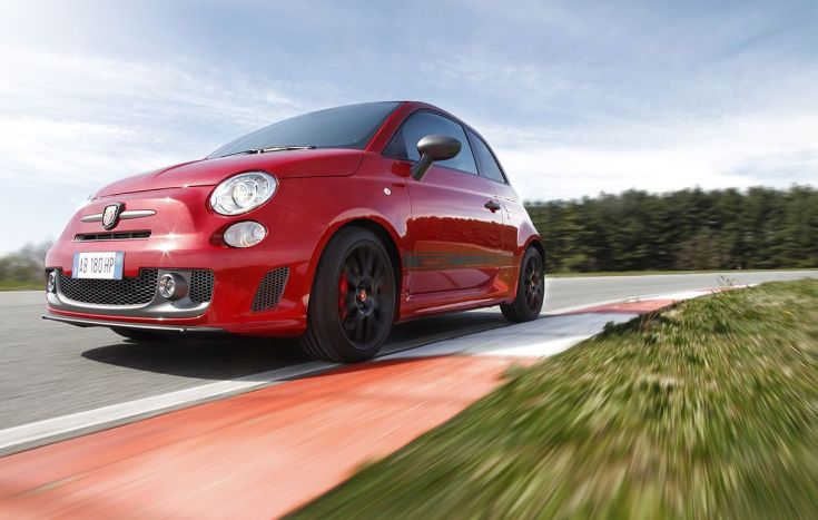 Σημαντικές μειώσεις στις τιμές του Abarth 595