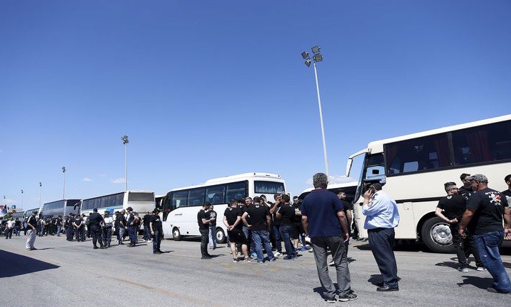 Σύγκρουση Ι.Χ. με λεωφορείο που μετέφερε οπαδούς του ΠΑΟΚ στο Βόλο